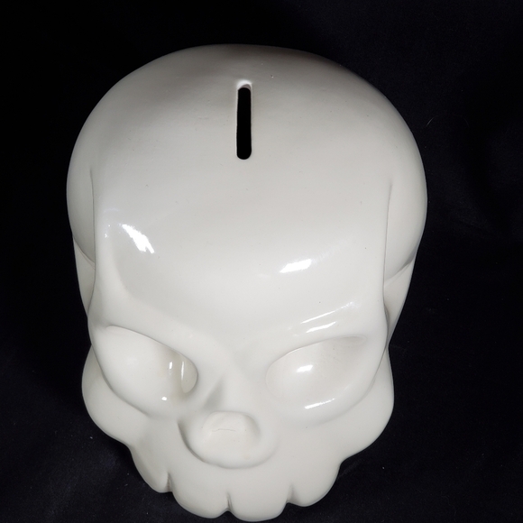 Skull Piggy Bank - Picture 4 of 5